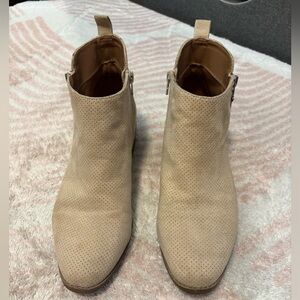 Universal Thread Women's Beige Ankle Boots